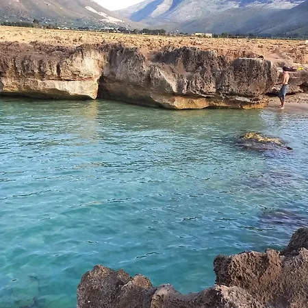 Alyke Vacanze ماكاري